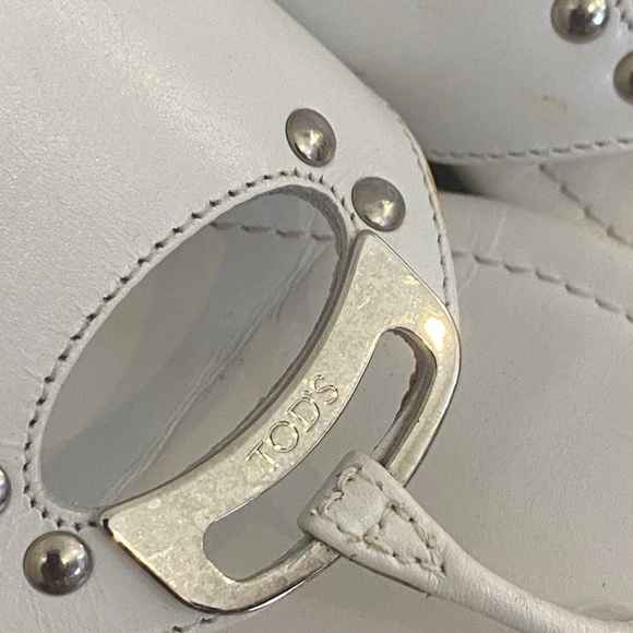 Tod’s Womens White Leather Thong Sandals Size 7.5 Summer Luxury Beach Vacation - Picture 10 of 10